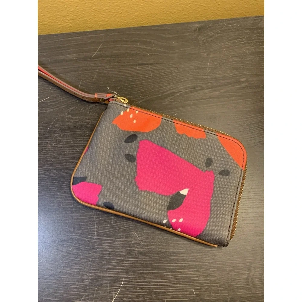 Fossil Gray Pink Abstract Wristlet Wallet with Zipper Logo Strap